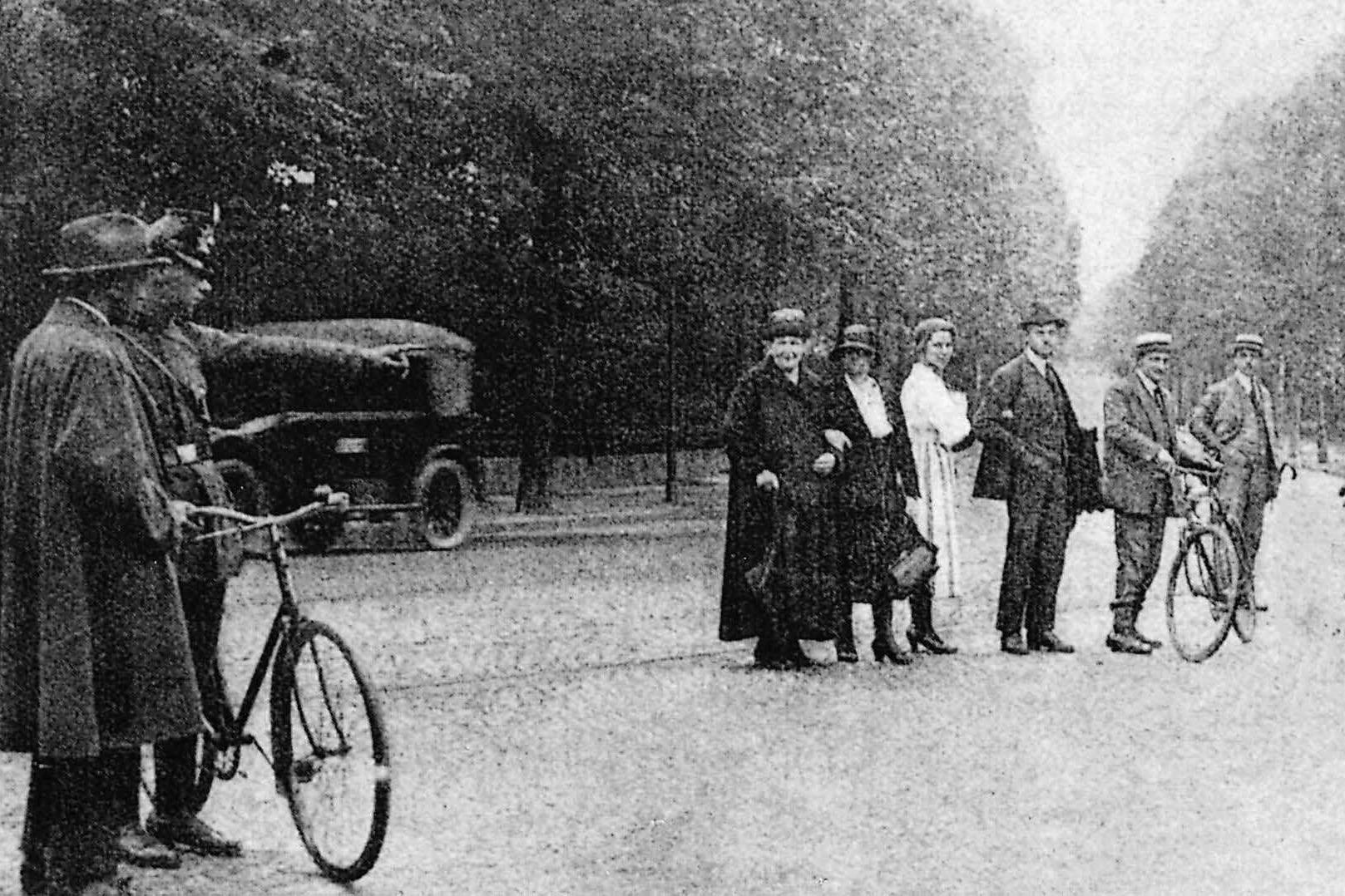 Tatort Koenigsallee: An dieser Stelle wurde Walther Rathenau bei der Fahrt ins Amt im offenen Auto erschossen.