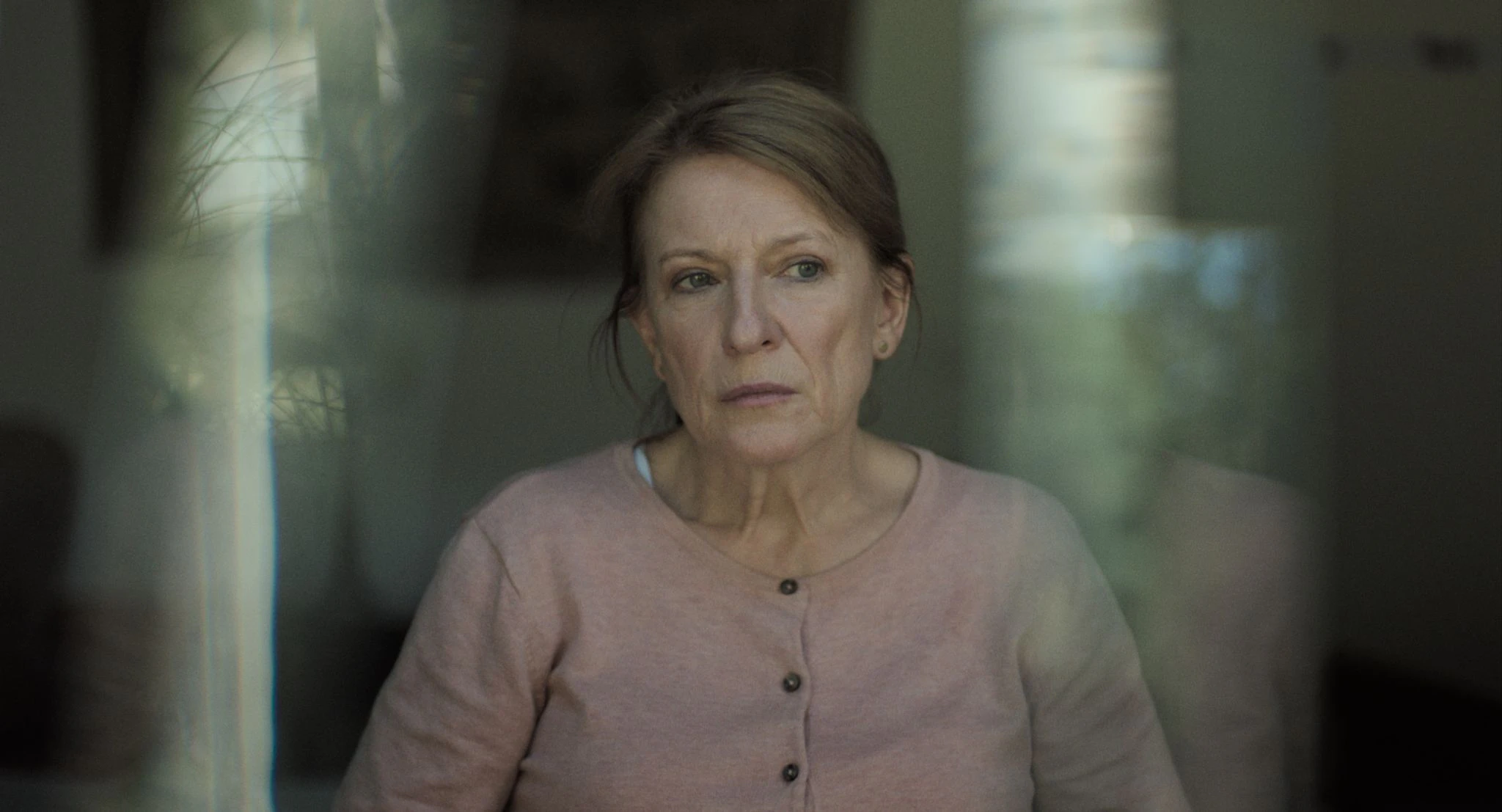 HANDOUT - Dagmar Manzel als Judith in einer Szene des Films "Ein großes Versprechen".  lm/dpa - ACHTUNG: Nur zur redaktionellen Verwendung im Zusammenhang mit einer Berichterstattung über den Film und nur mit vollständiger Nennung des vorstehenden Credits