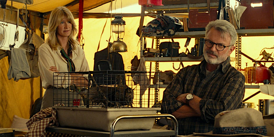 HANDOUT - Laura Dern (l) und Sam Neill in einer Szene des Films "Jurassic World: Ein neues Zeitalter".  rtainment/dpa - ACHTUNG: Nur zur redaktionellen Verwendung im Zusammenhang mit einer Berichterstattung über den Film und nur mit vollständiger Nennung des vorstehenden Credits