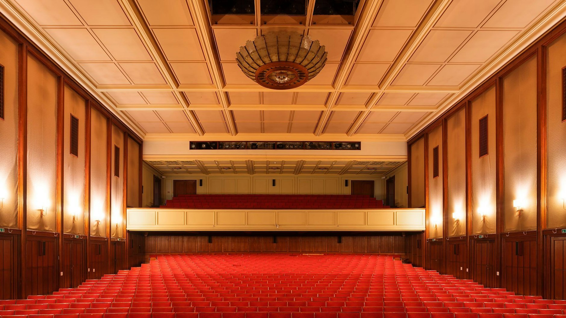 Zuschauersaal mit 1200 Plätzen