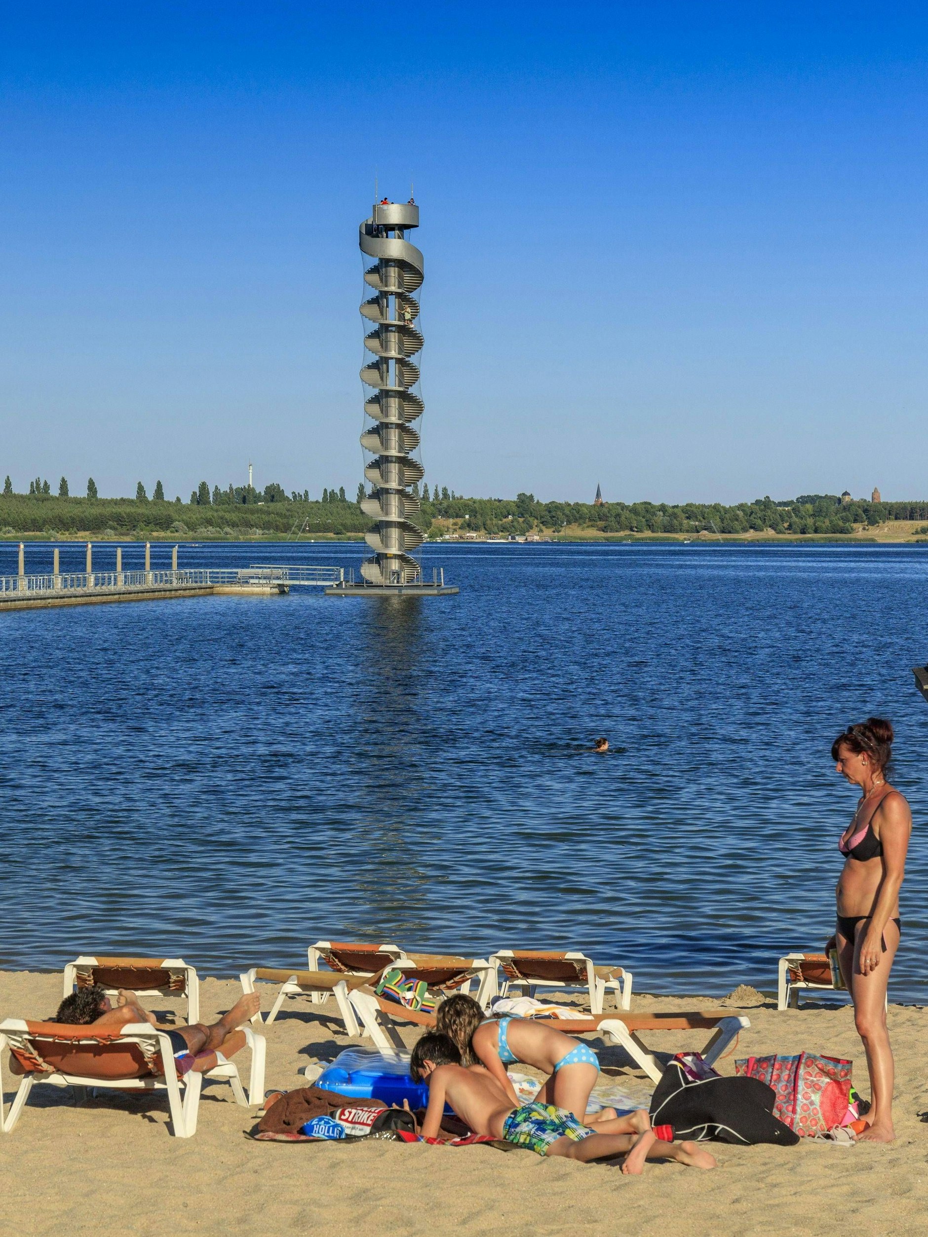 Der Bitterfelder Goitzschesee, ein ehemaliger Braunkohletagebau. Geflutet 1998, freigegeben 2005.