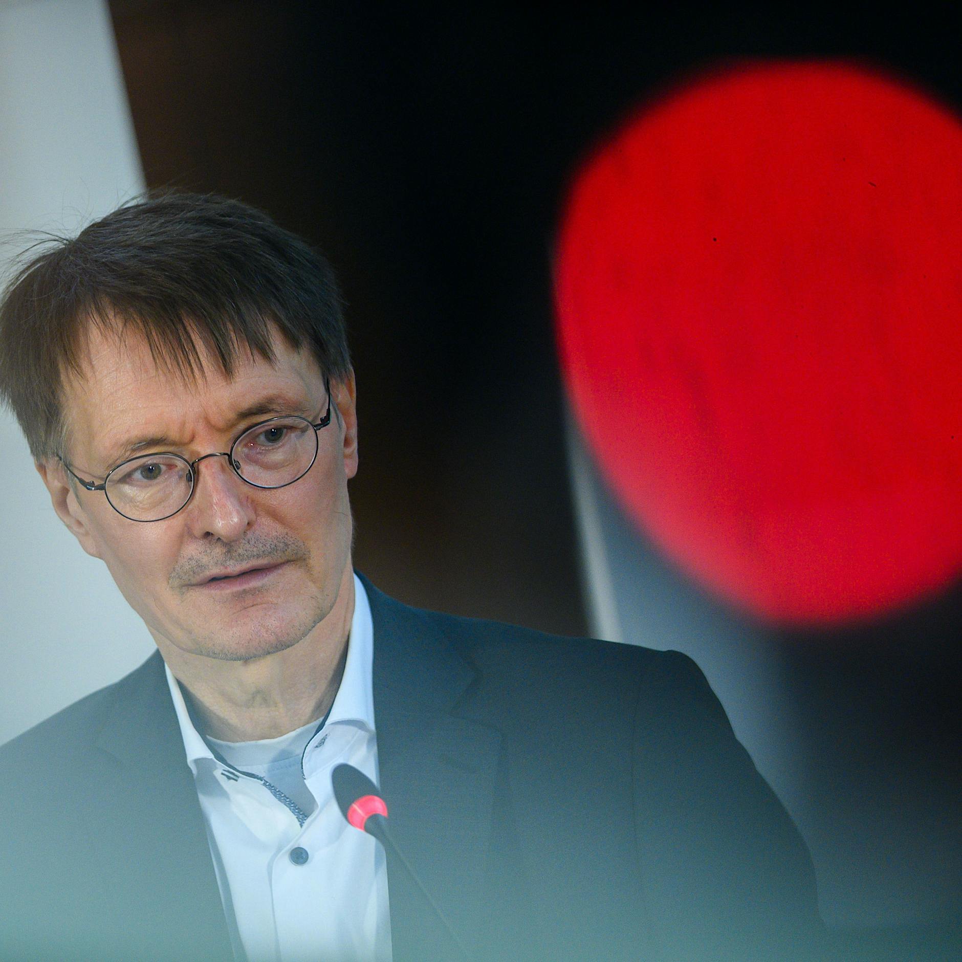 Pöbel-Eklat in Magdeburg: Kann man Karl Lauterbach noch ernst nehmen?