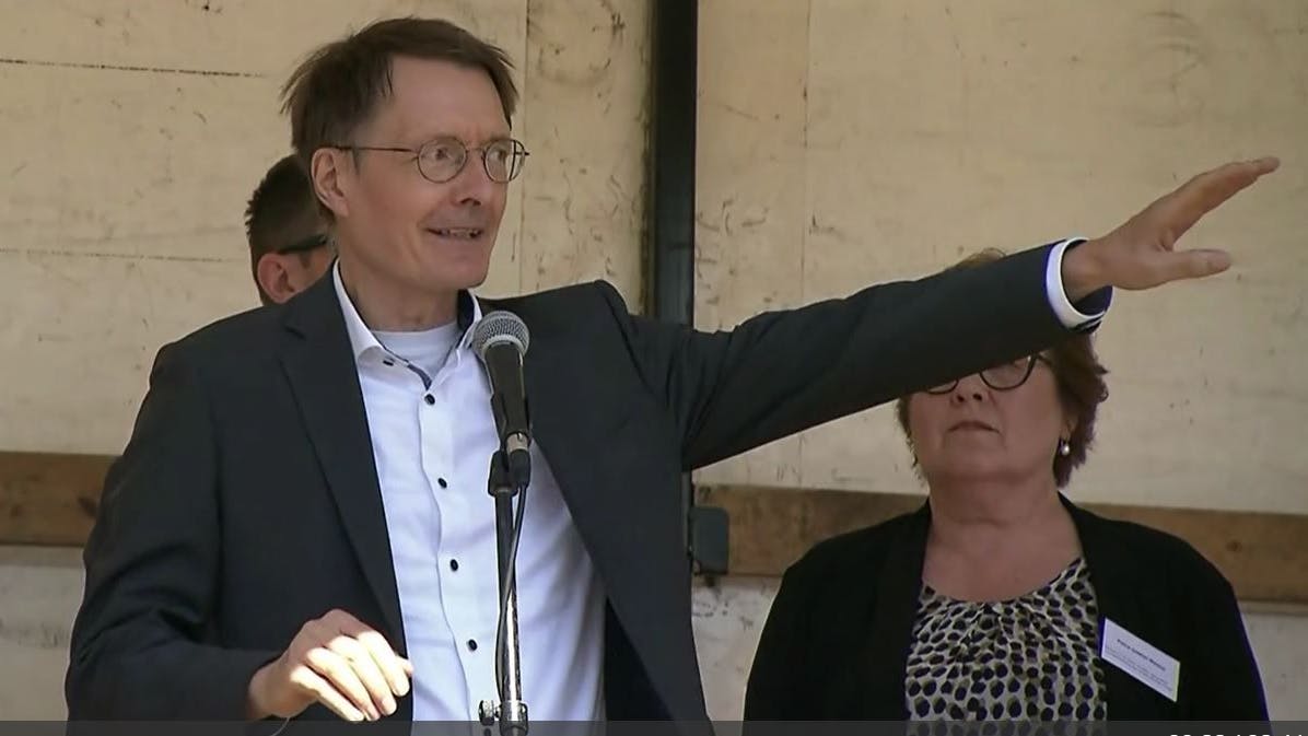 Karl Lauterbach hat ungeimpfte Pflegekräfte beschimpft.