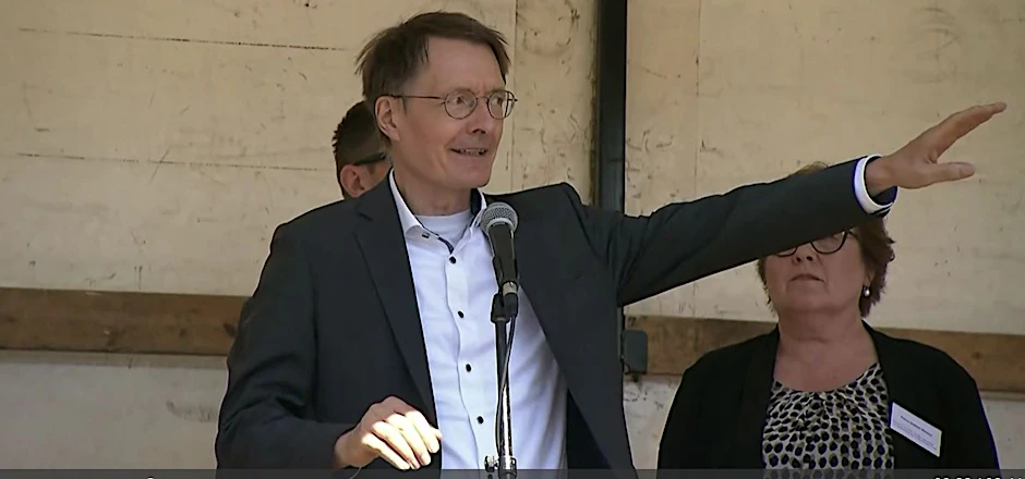 Karl Lauterbach hat ungeimpfte Pflegekräfte beschimpft.