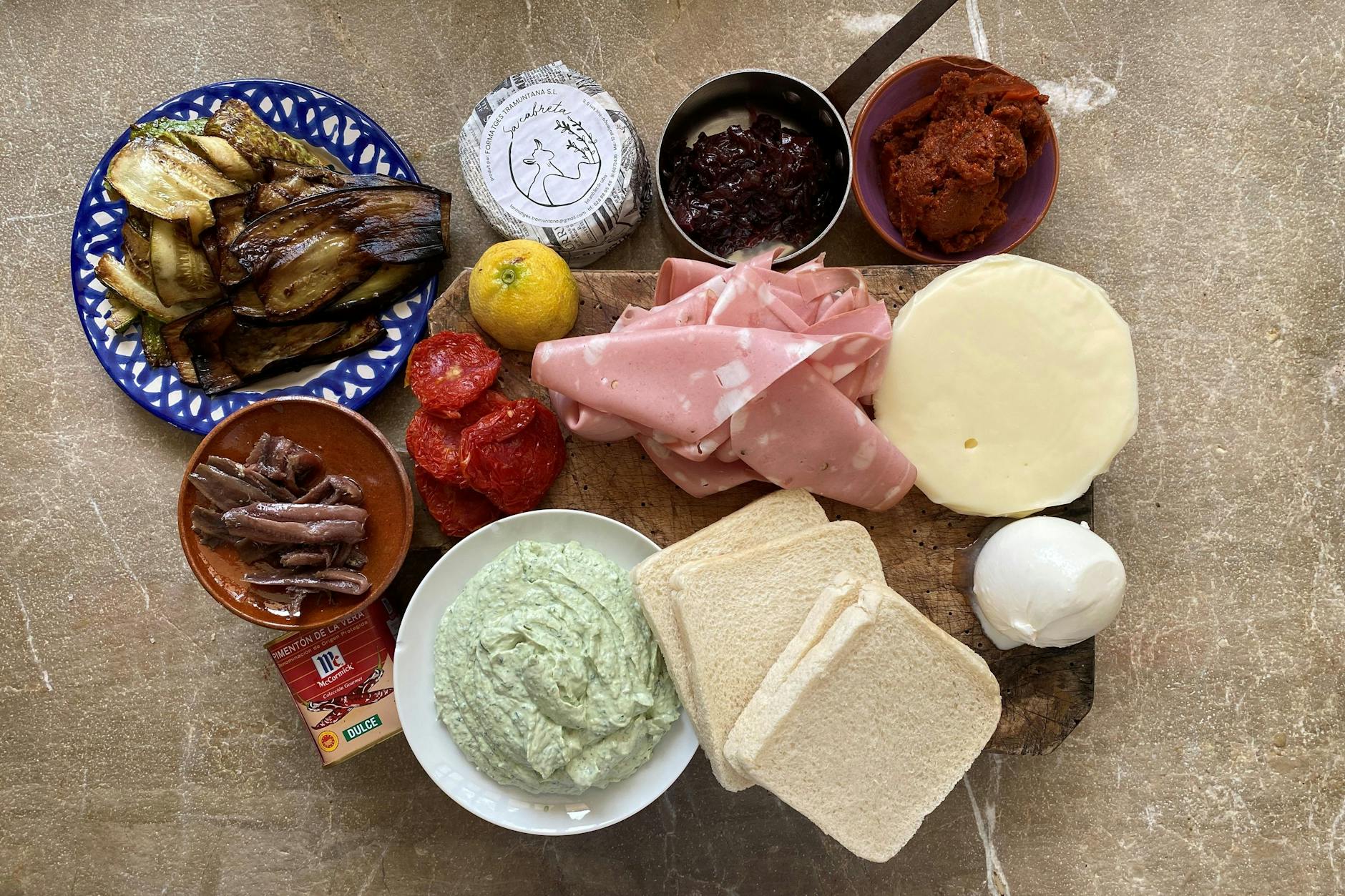 Noch kein Sandwich, aber das sieht doch auch so schon betörend aus: die Zutaten für Tramezzini.