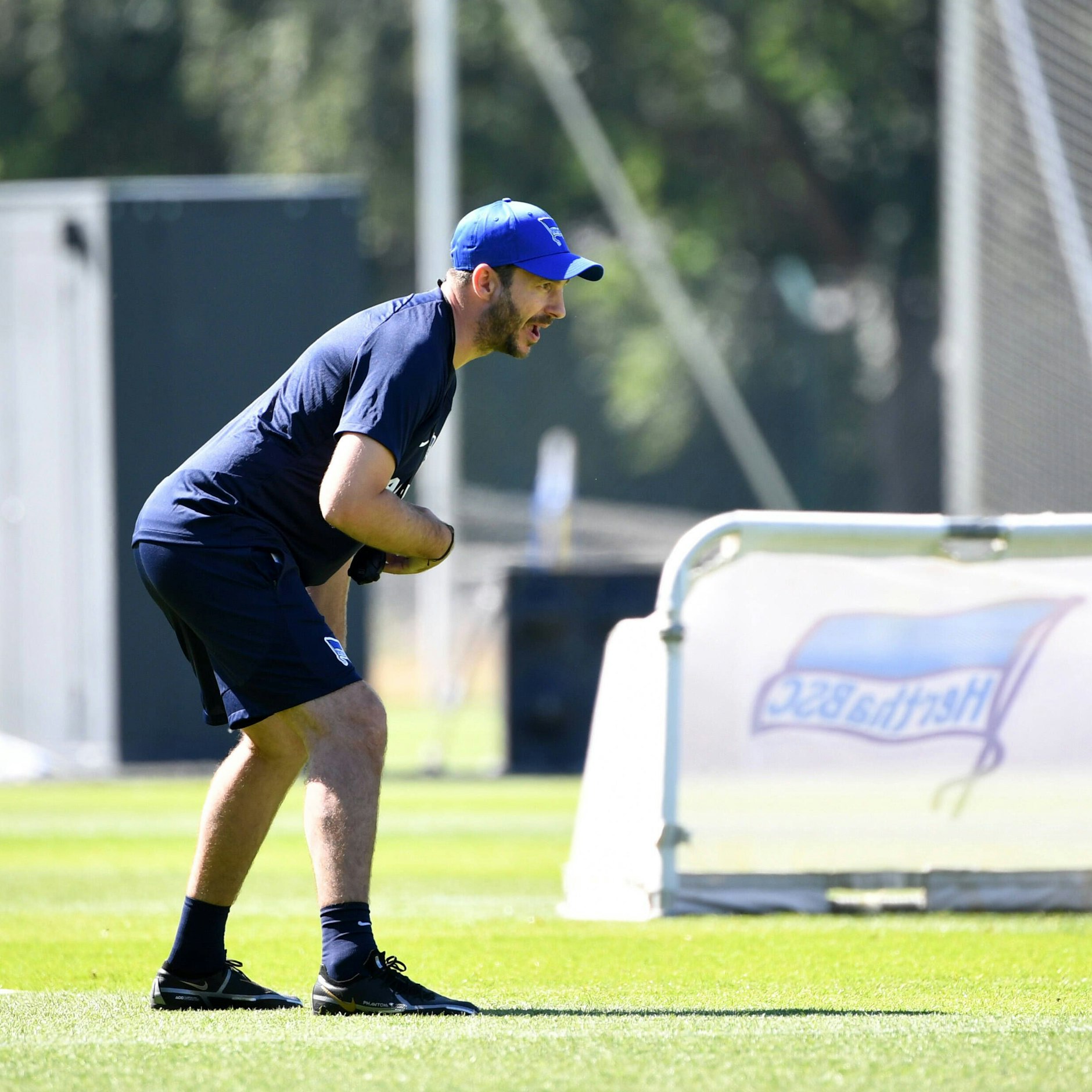 Herthas neuer Coach Sandro Schwarz will aggressiven Angriffsfußball von den Profis sehen.