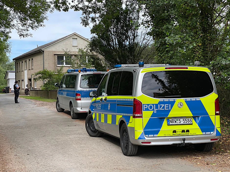 Bei der Fahndung nach einem 36-jährigen Mann im Kreis Lippe zog die Polizei starke Kräfte in Kalletal zusammen.  