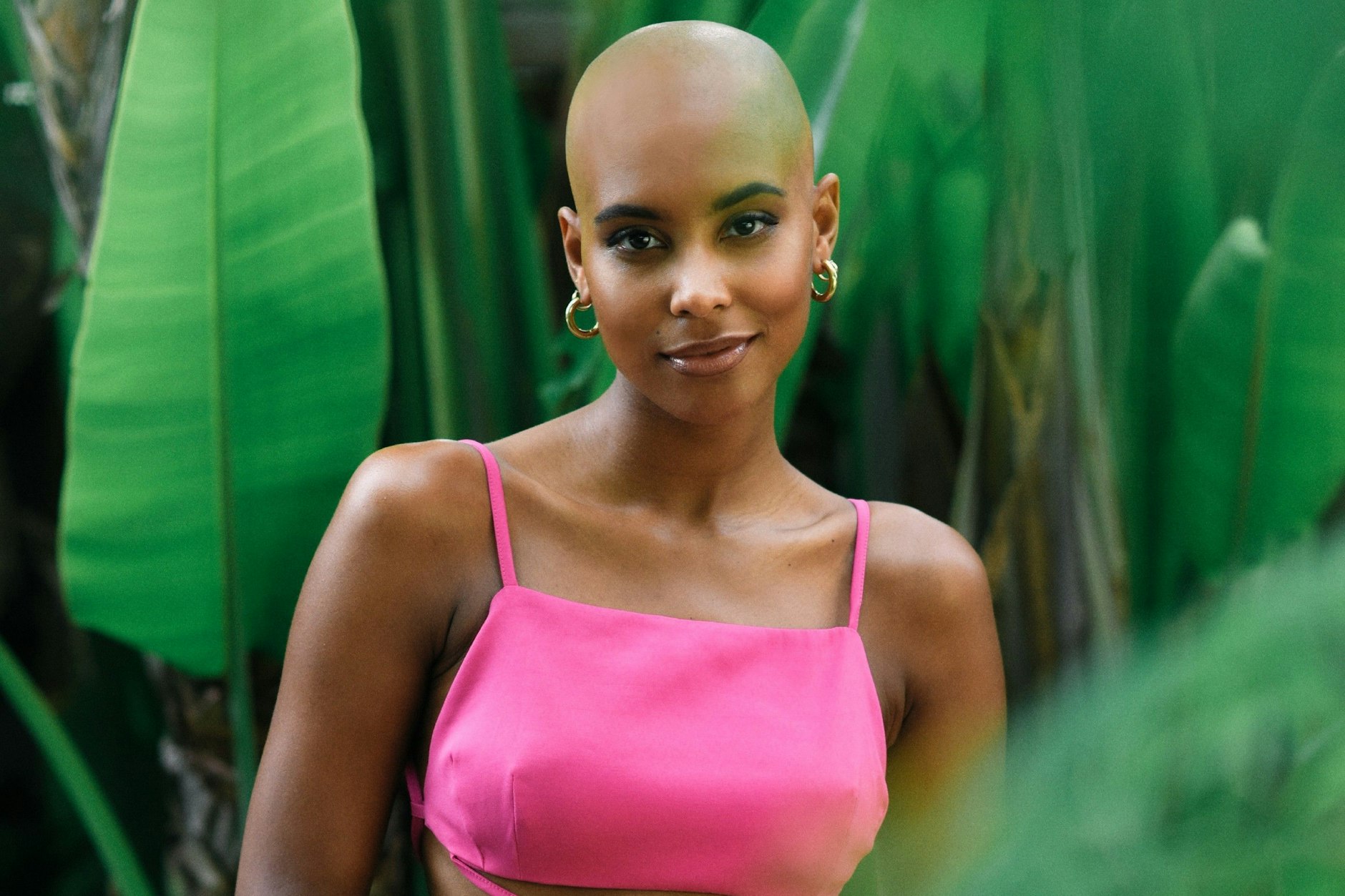 Sharon Battiste zeigt sich selbstbewusst mit Glatze. Die hübsche Bachelorette will bei „Let’s Dance“ ihre Tanz-Leidenschaft neu entfachen.