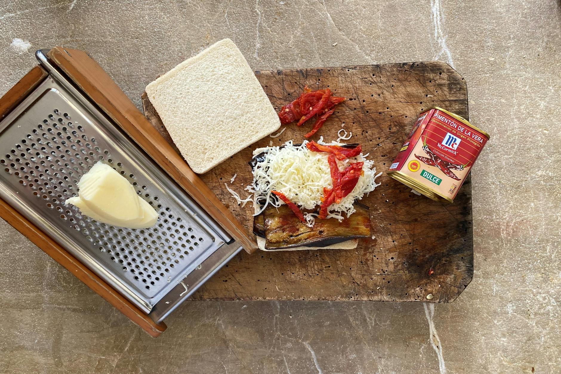 So rassig wie der Mezzogiorno: Tramezzino mit Aubergine, Scamorza und Tomate