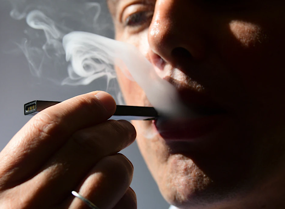 US-Behrde verbietet Verkauf von E-Zigaretten der Marke Juul US-Behrde verbietet Verkauf von E-Zigaretten der Marke Juul