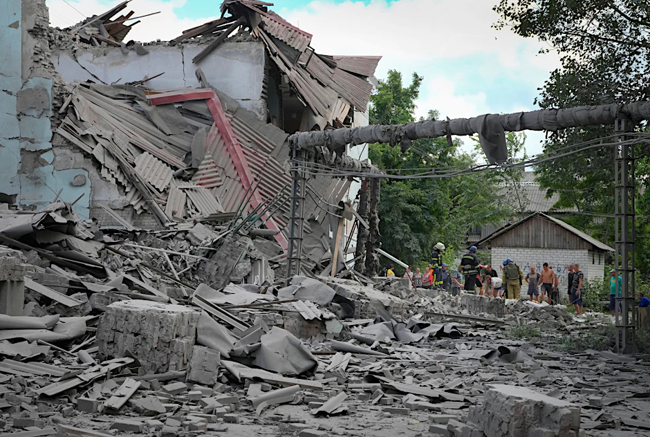 Lyssytschansk: Ein zerstörtes Gebäude nach einem Luftangriff.
