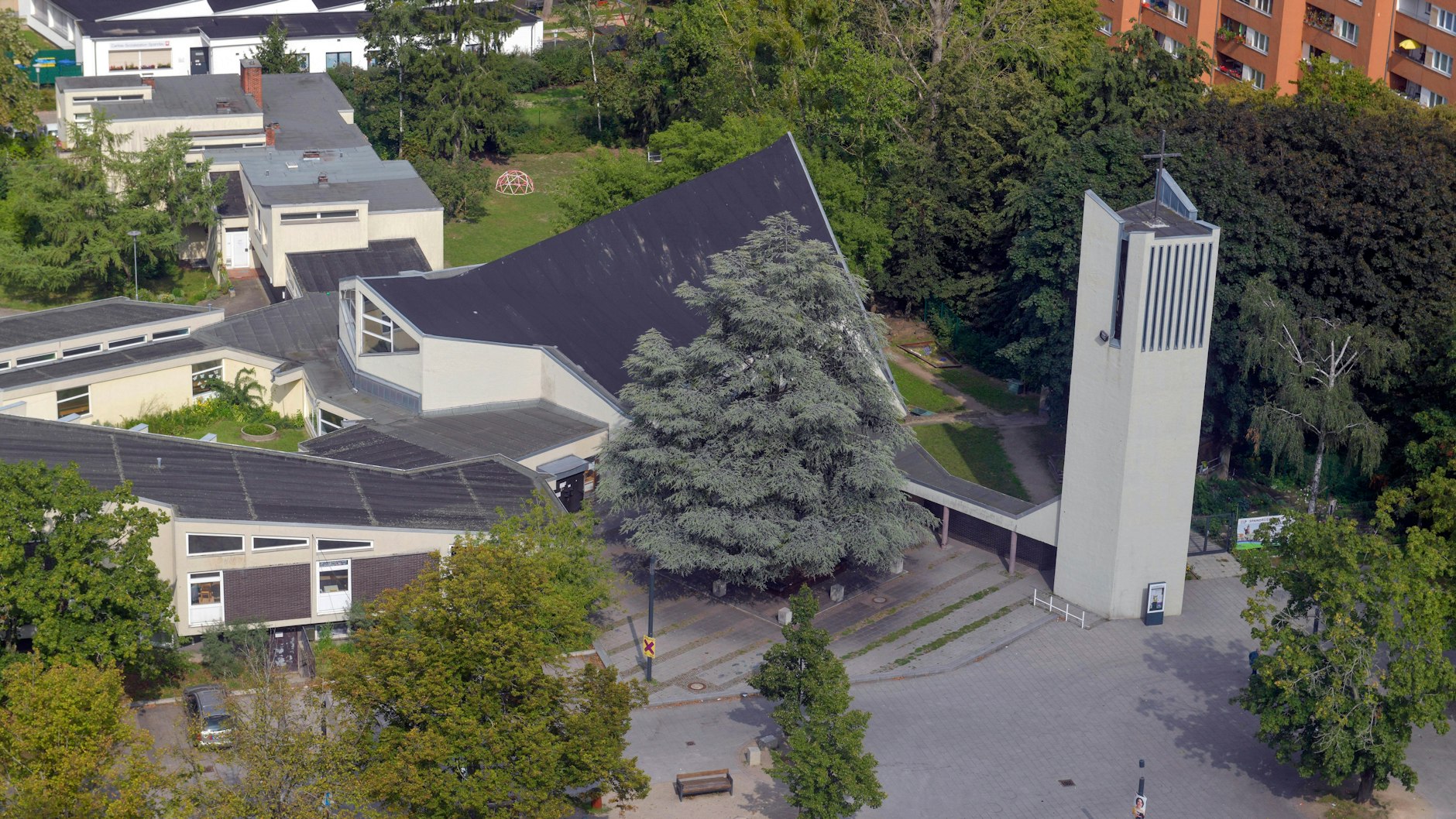 Eine Übersicht der Zufluchtskirche