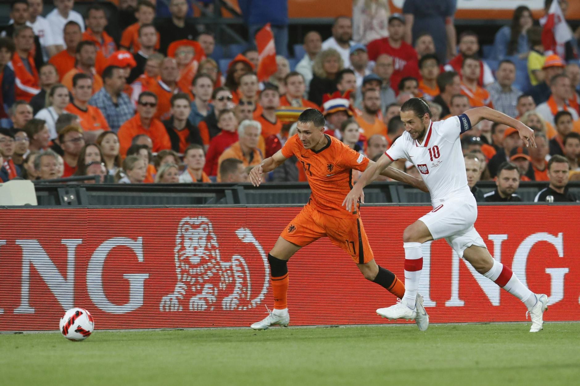 Grzegorz Krychowiak (32, r.) spielte bereits 91-mal für Polen und würde Hertha BSC im Mittelfeld viel Erfahrung bescheren.