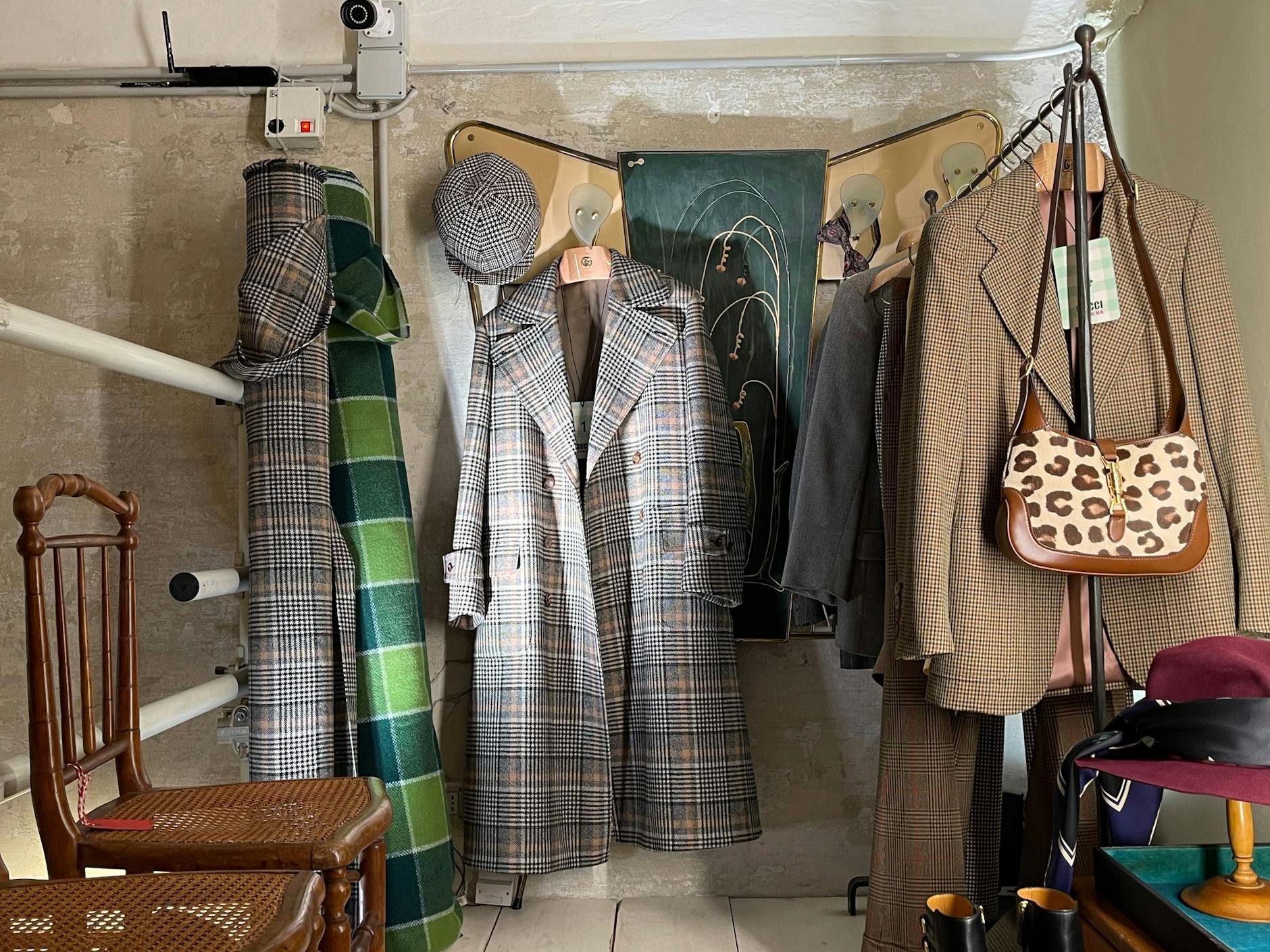 In einer Mailänder Secondhand-Boutique präsentierte Gucci diese Woche eine Capsule-Collection, die in Zusammenarbeit mit dem Popstar Harry Styles entstand.