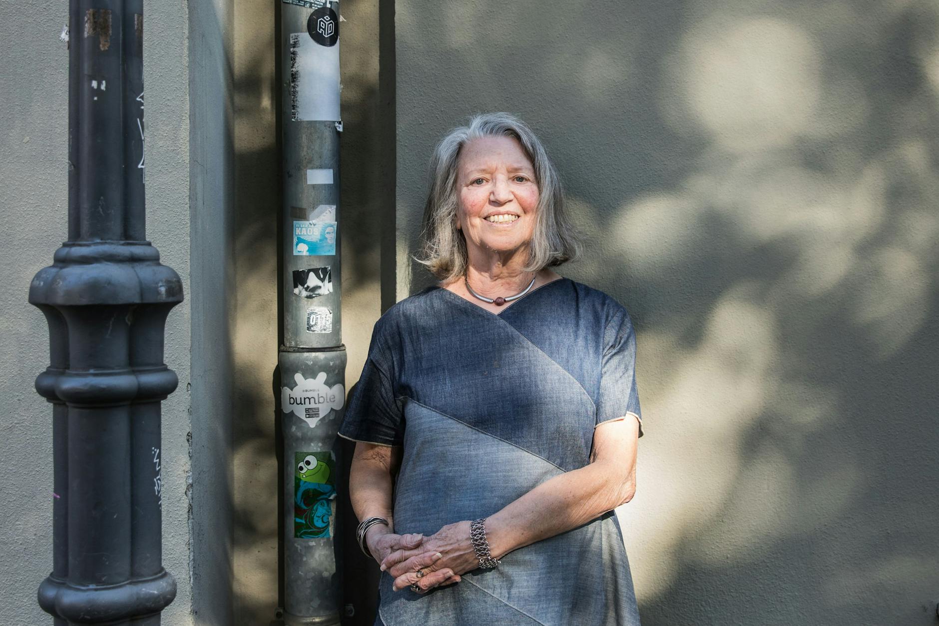 Nancy Fraser ist Philosophin und eine der bekanntesten US-amerikanischen Feministinnen. Hier während ihres Berlinaufenthalts, Linienstrasse.