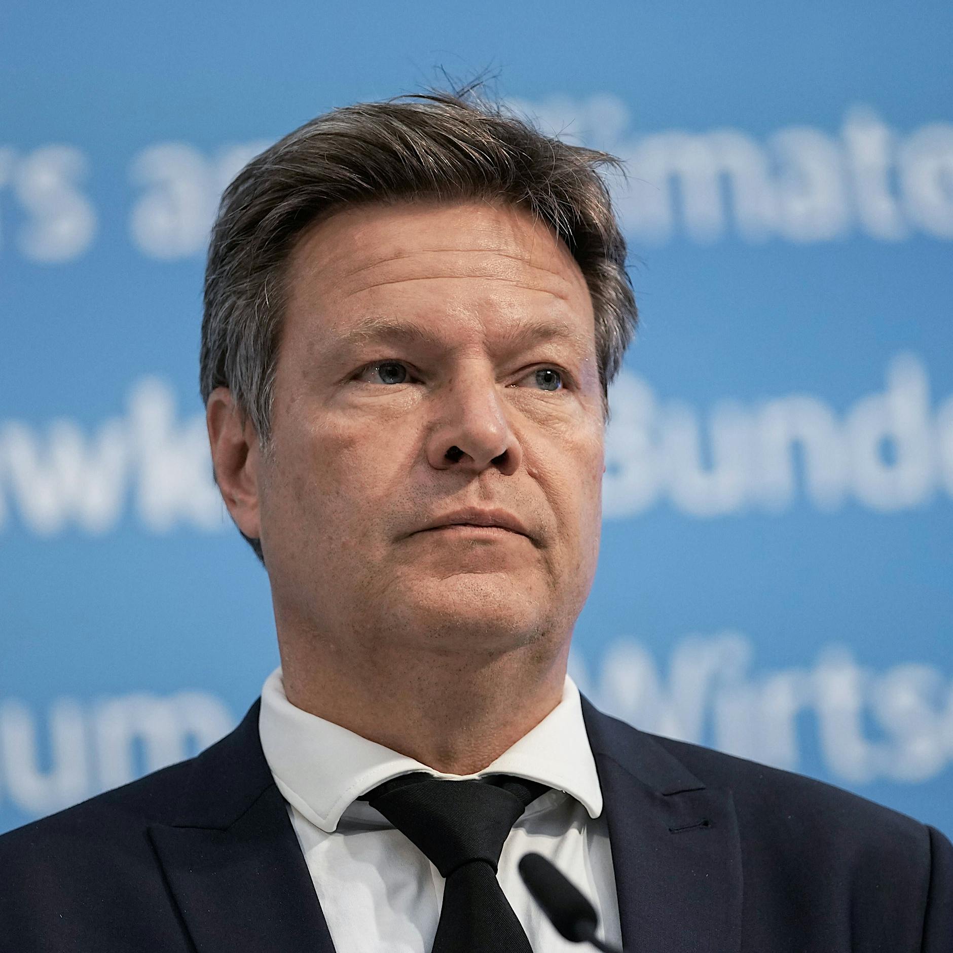 Energiekrise: Robert Habeck duscht weniger