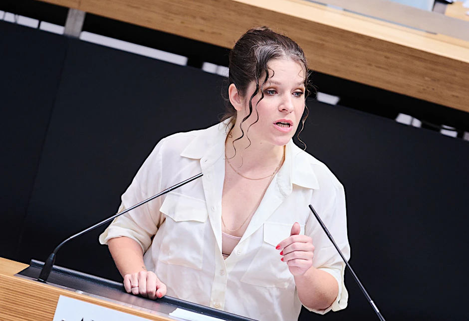 ARCHIV - Die Linken-Fraktionsvorsitzende Anne Helm spricht in der Plenarsitzung im Berliner Abgeordnetenhaus.  