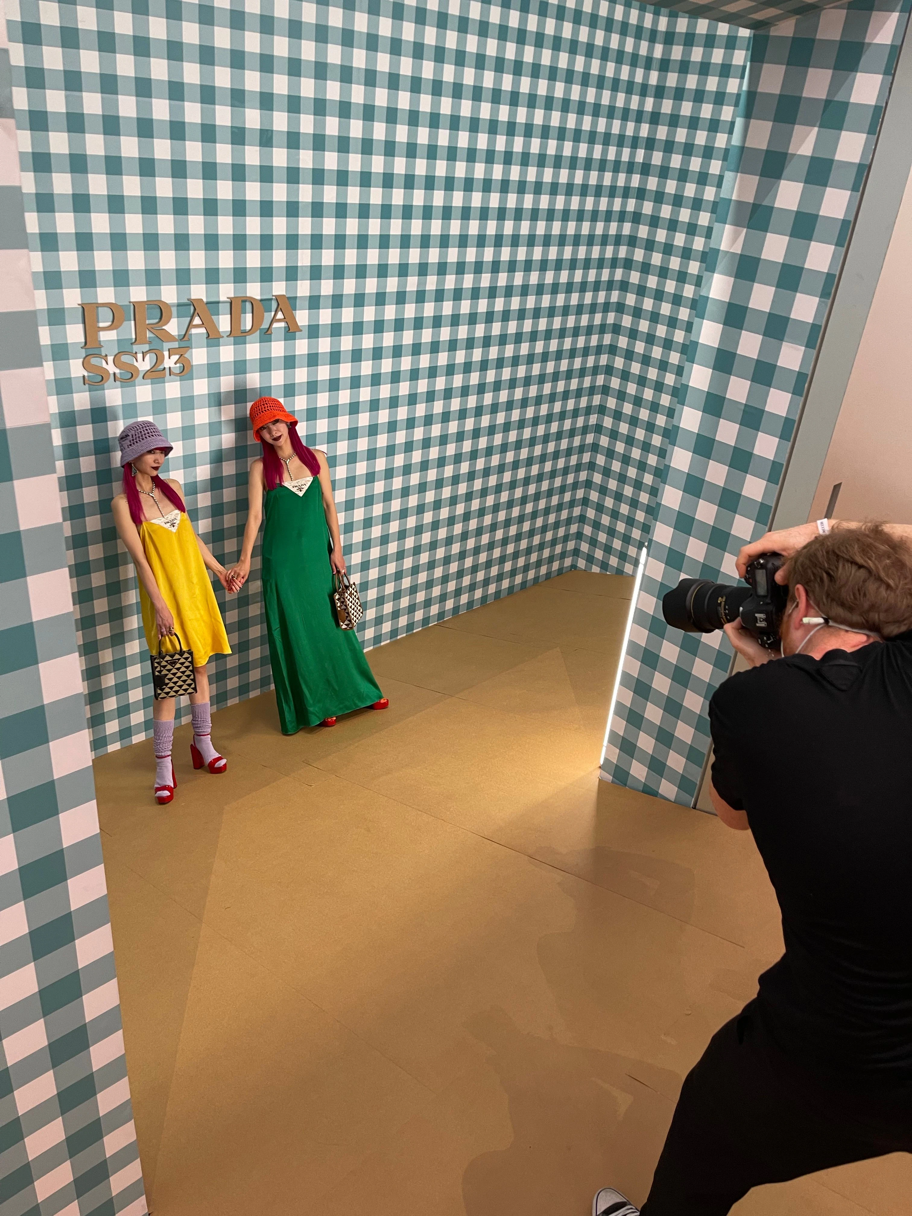 We were here: Fotos vor der Foto-Wall in der Fondazione Prada.