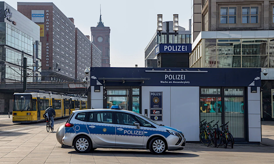 Die Wache auf dem Alexanderplatz.&nbsp;