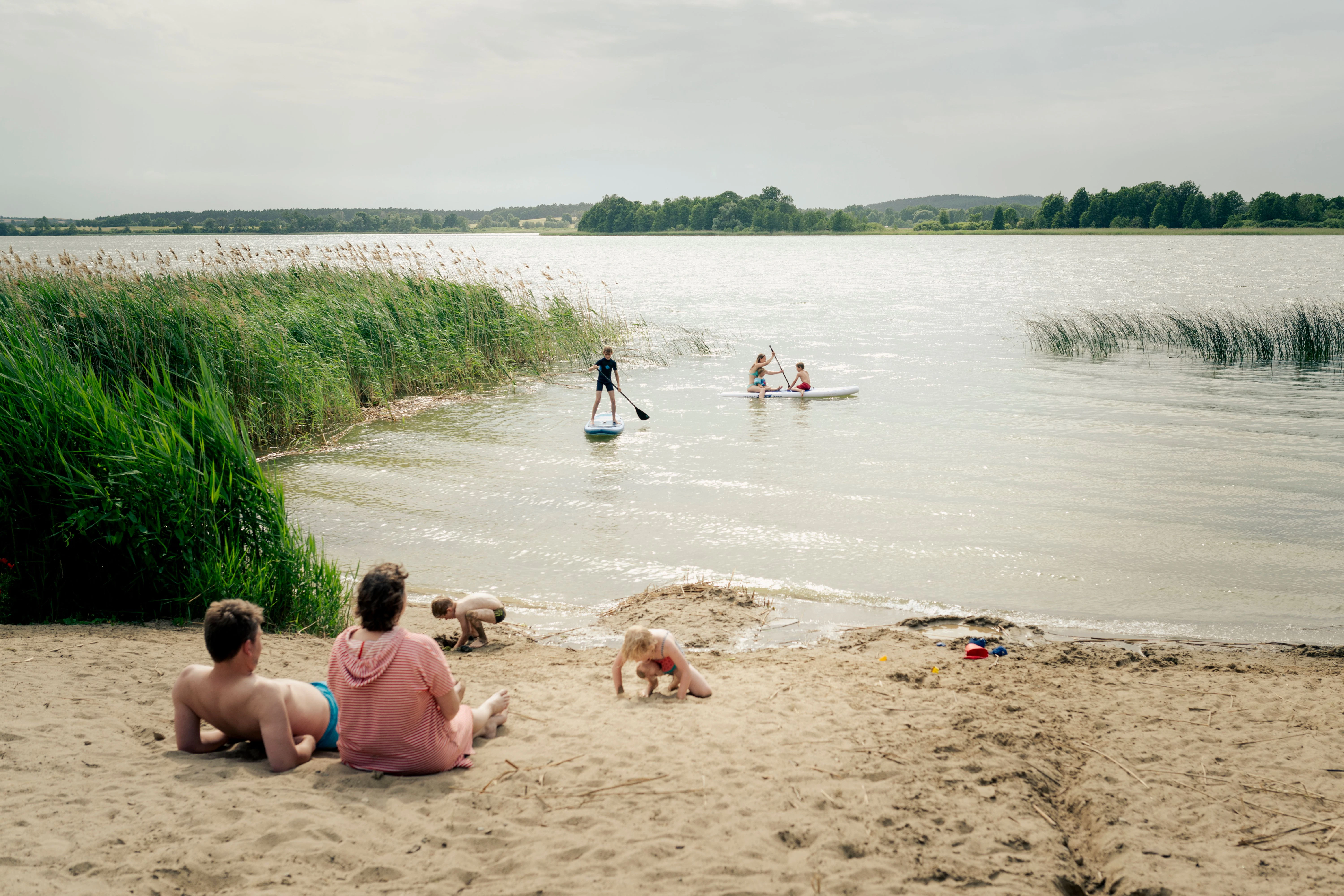 Sommer, Sonne, Sand: Chillen an der Badestelle am Oberruckersee.