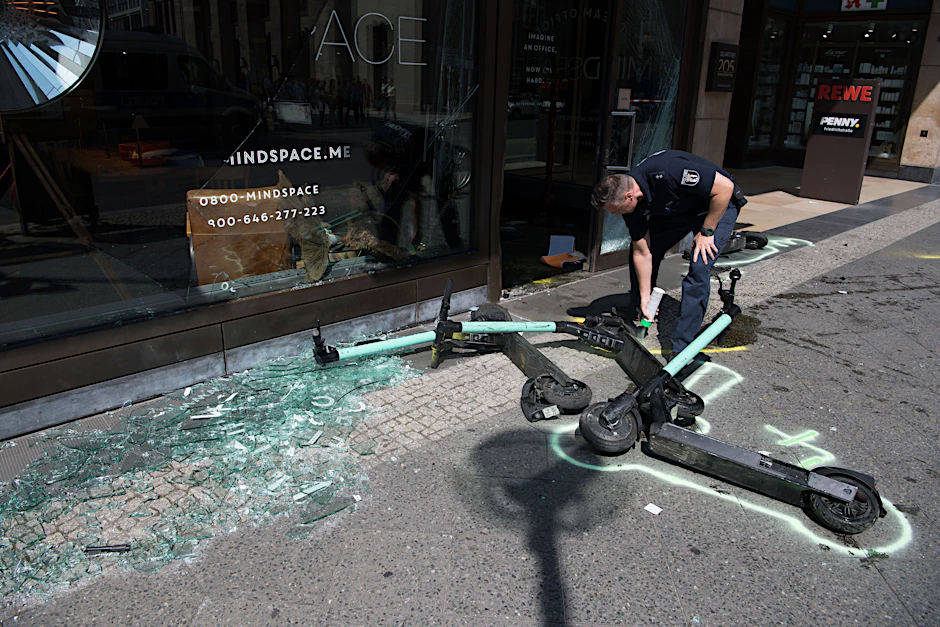 Polizeieinsatz nach einem E-Scooter-Unfall in Berlin (Symbolbild).