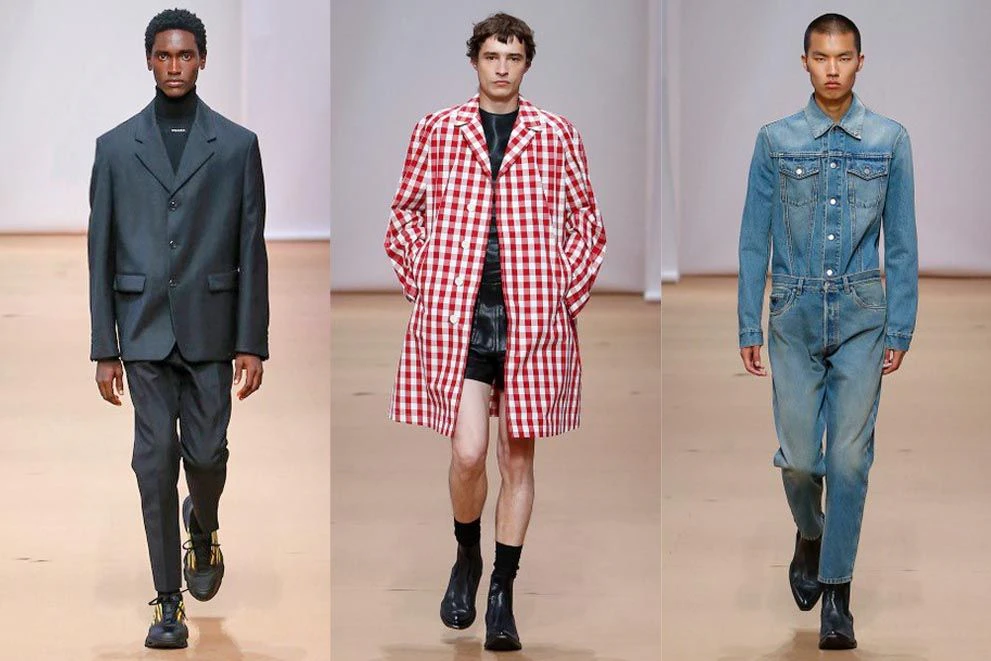 Anzug, Karo-Mantel und Jeans-Look: Miuccia Prada und Raf Simons haben am Sonntag eine schmal geschnittene Menswear-Kollektion gezeigt, die den Mann mit dynamischer Eleganz und Raffinesse schmückt. Bitte, deutsche Männer, schaut euch das an.