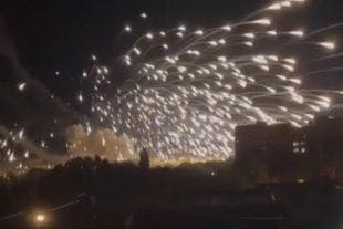 In einer enormen <a href="https://www.t-online.de/themen/explosion/">Explosion</a> schlug die Rakete am falschen Ziel ein.