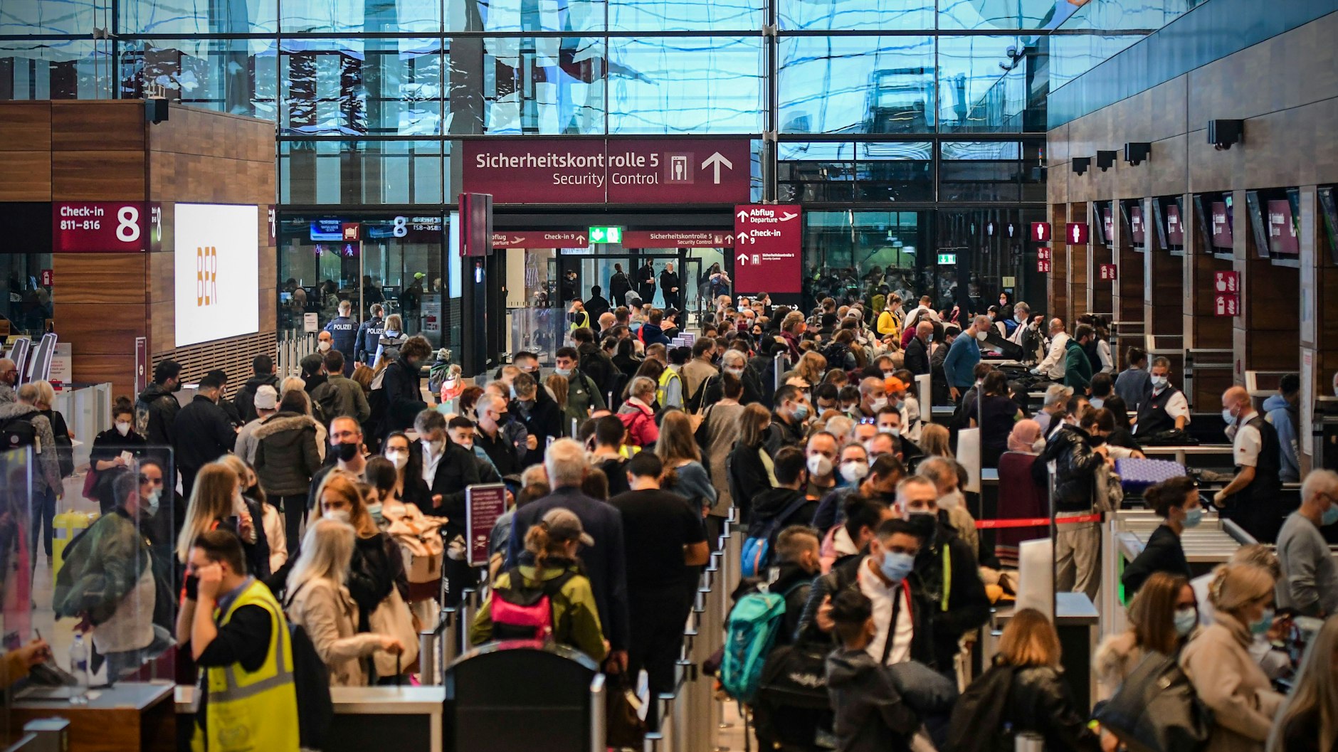 Streiks und fehlendes Flughafenpersonal verhindern derzeit einen sorgenfreien Urlaub (Archivbild).