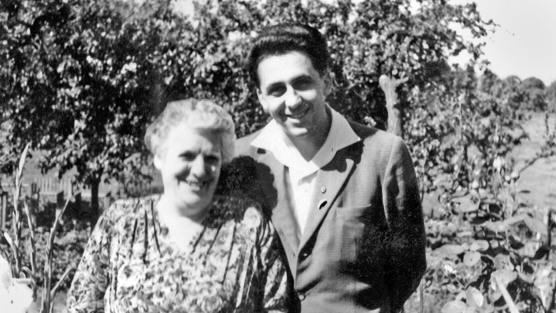 Egon Krenz mit seiner Mutter Anna in Damgarten.