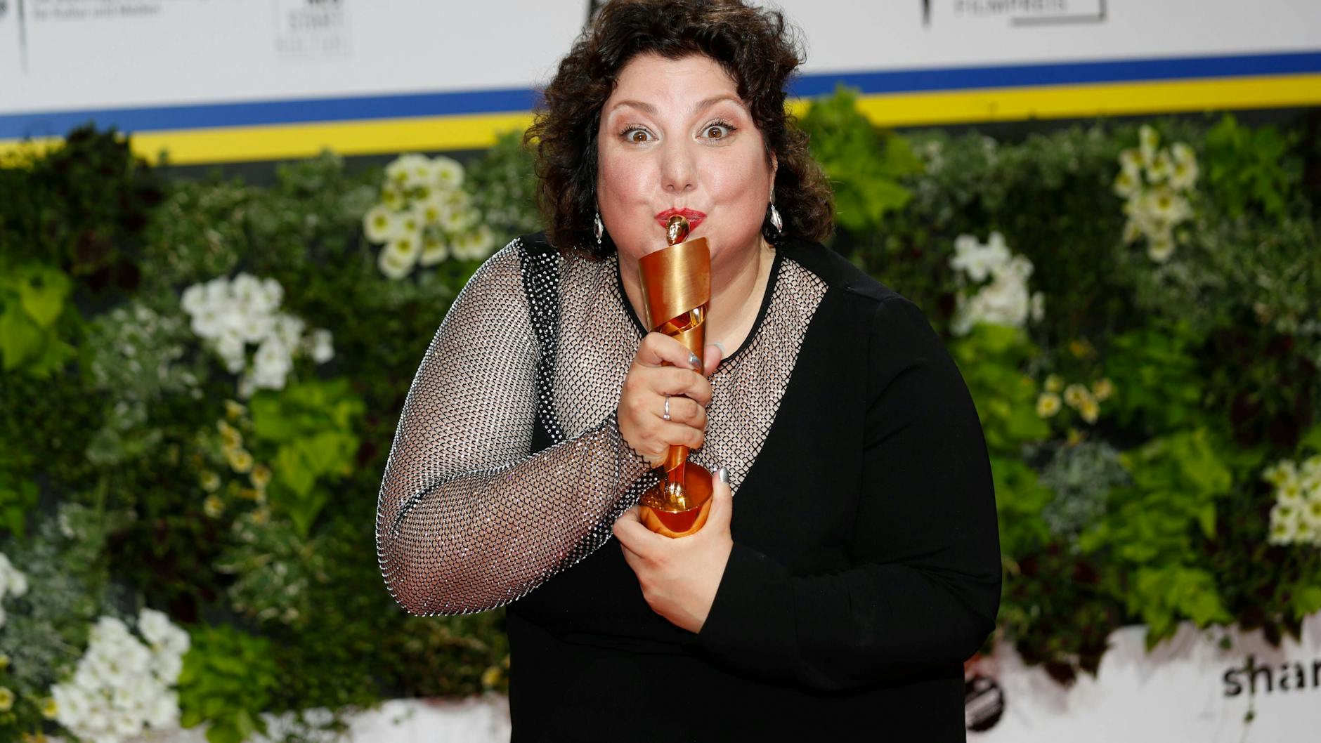 Als beste Hauptdarstellerin beim deutschen Filmpreis 2022 geehrt: Meltem Kaptan auf dem roten Teppich.