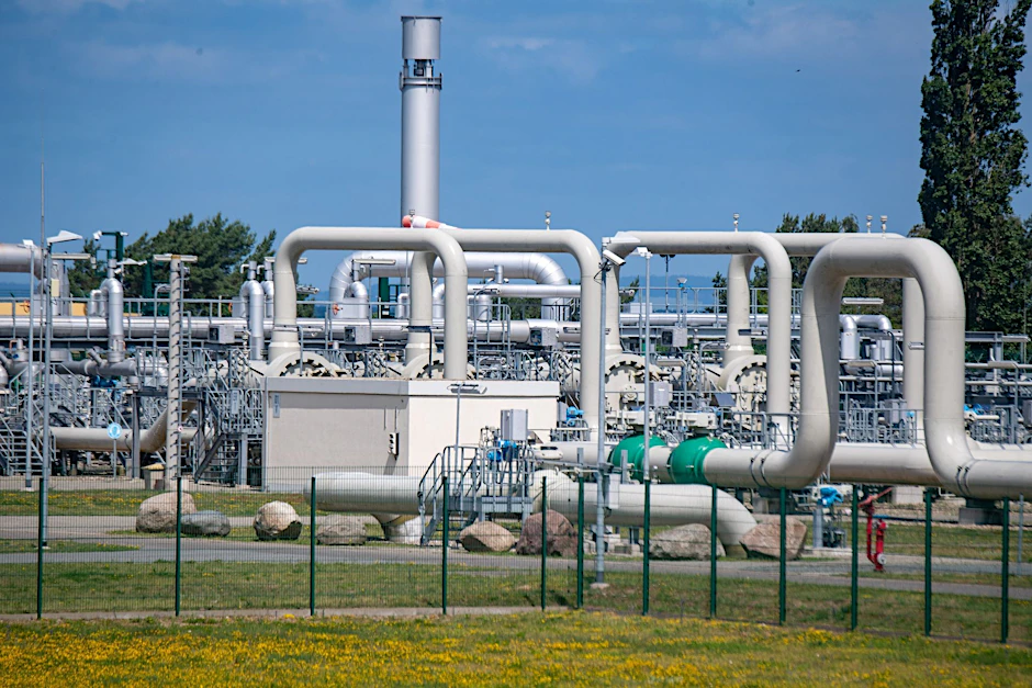 Blick auf Rohrsysteme und Absperrvorrichtungen in der Gasempfangsstation der Ostseepipeline Nord Stream 1 und der Übernahmestation der Ferngasleitung OPAL in Lubmin.  