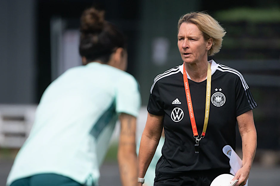 Martina Voss-Tecklenburg muss am Samstag den endgültigen EM-Kader bekannt geben.  