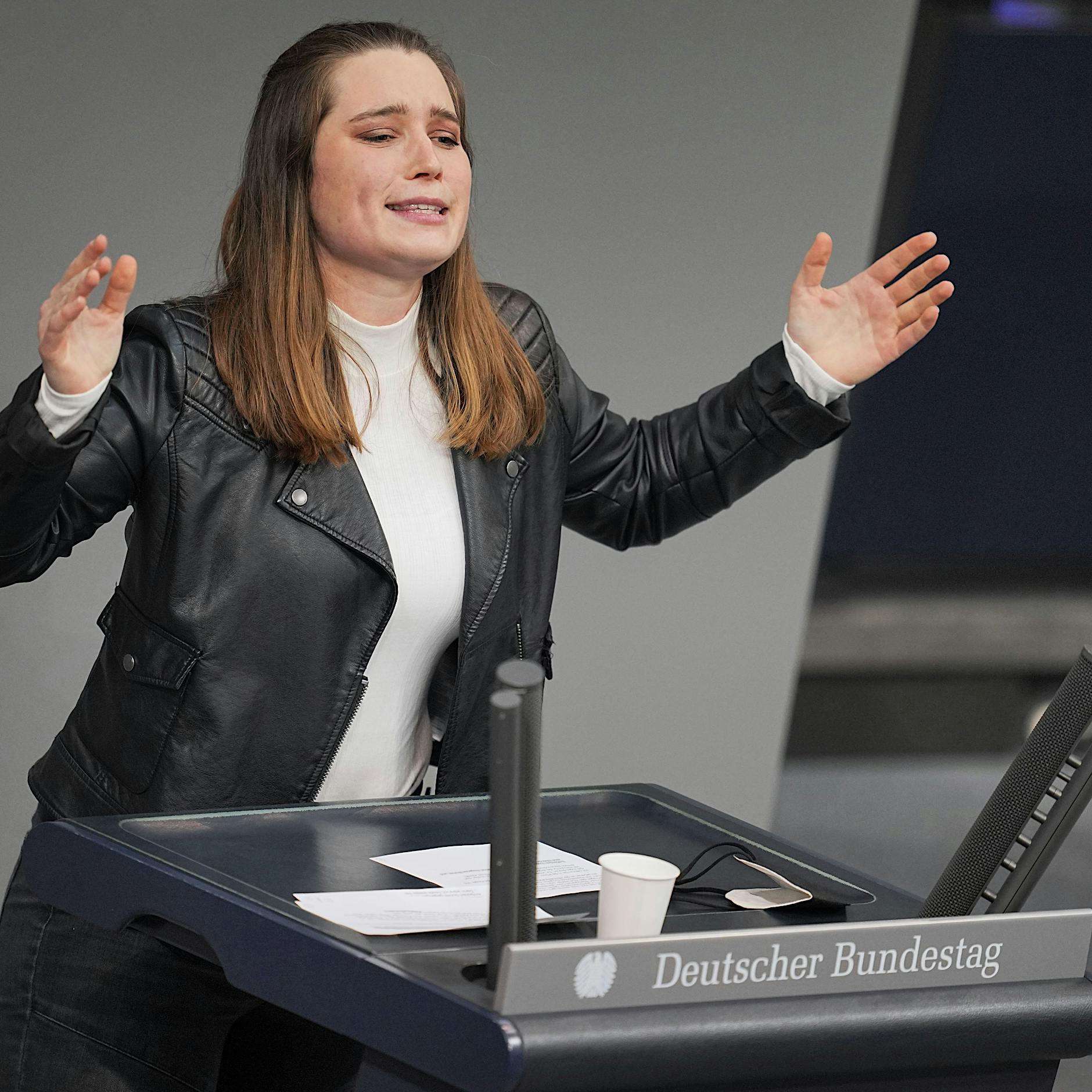 Emilia Fester: Diskriminiert sie Männer?