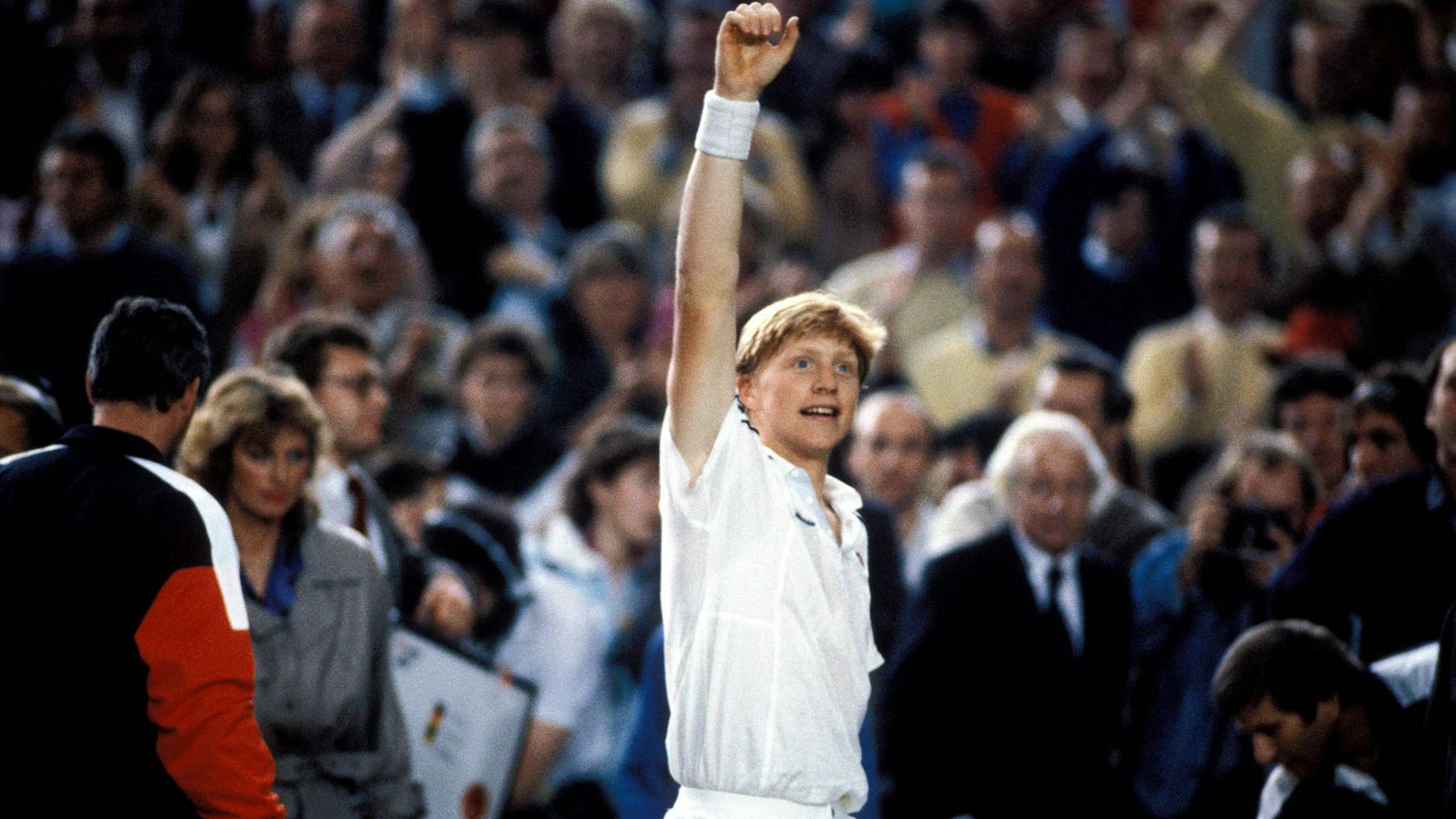 Boris Becker wurde 1985 und mit nur 17 Jahren ein Weltstar, nachdem er Wimbledon gewann.