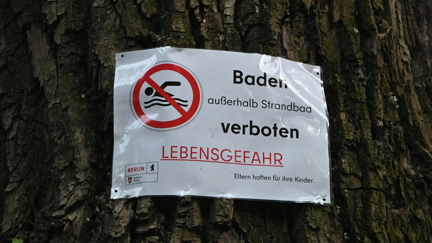 Wildbaden ist im Weißen See verboten.
