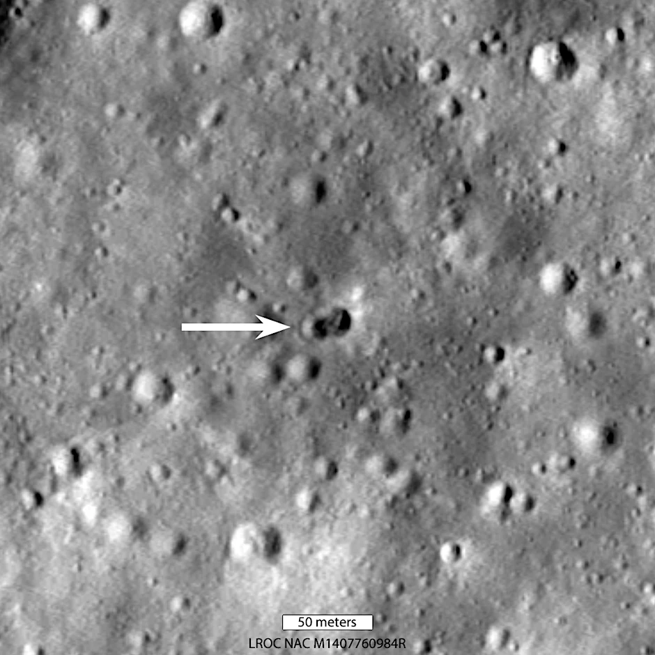 Die Überreste einer Rakete sind nahe des Hertzsprung-Kraters auf dem&nbsp;Mond zu sehen.