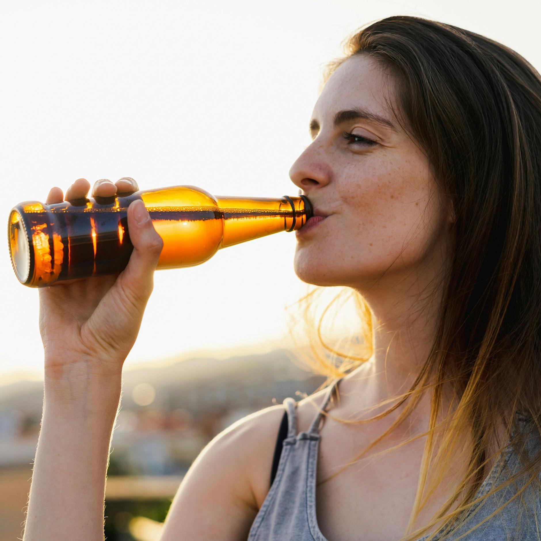 Bier, Cola, Wein & Co.: SO werden Ihre Getränke in nur zwei Minuten kalt