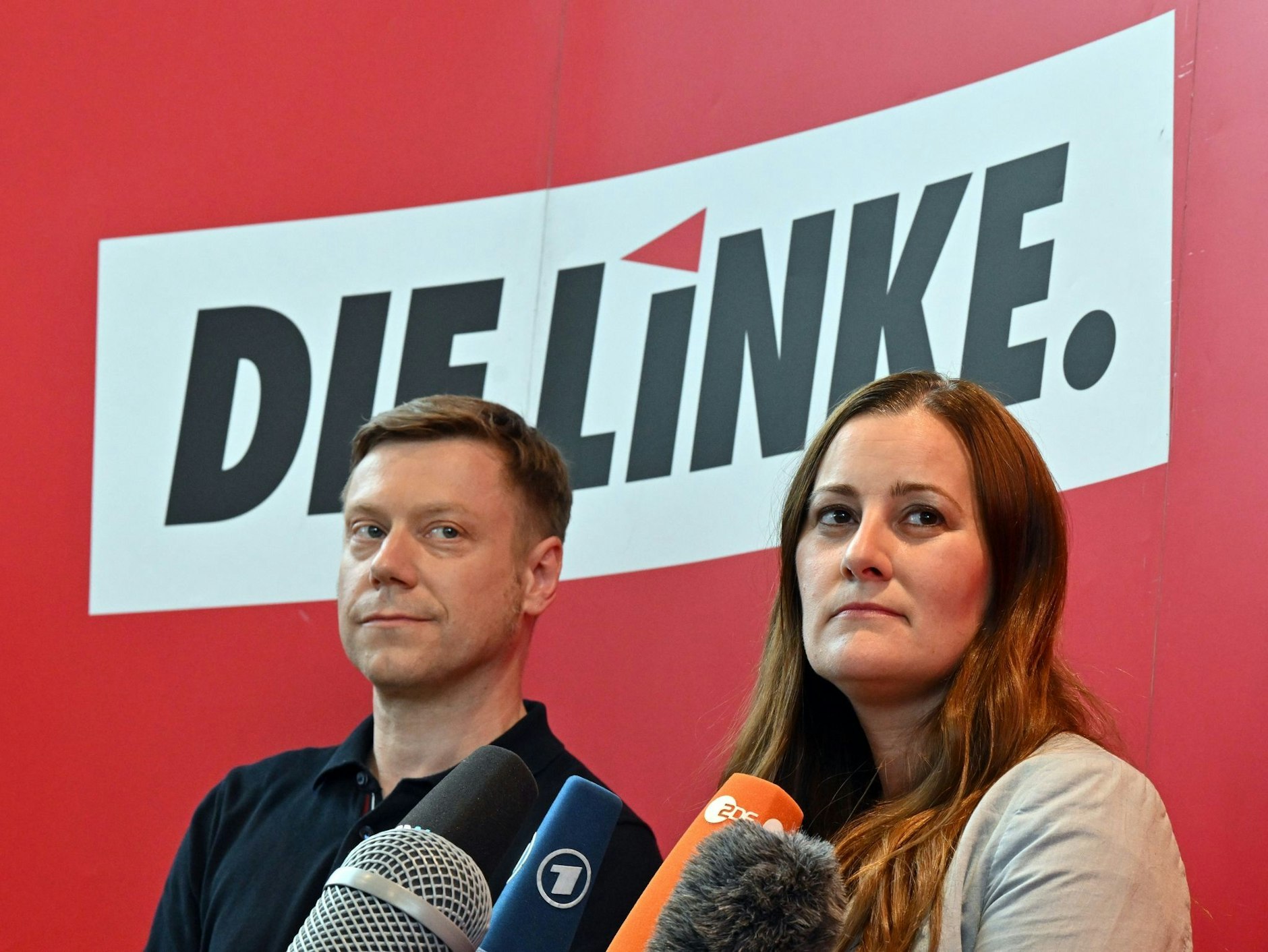 Martin Schirdewan und Janine Wissler nach der Wahl als Linke-Parteivorsitzende in Erfurt.  