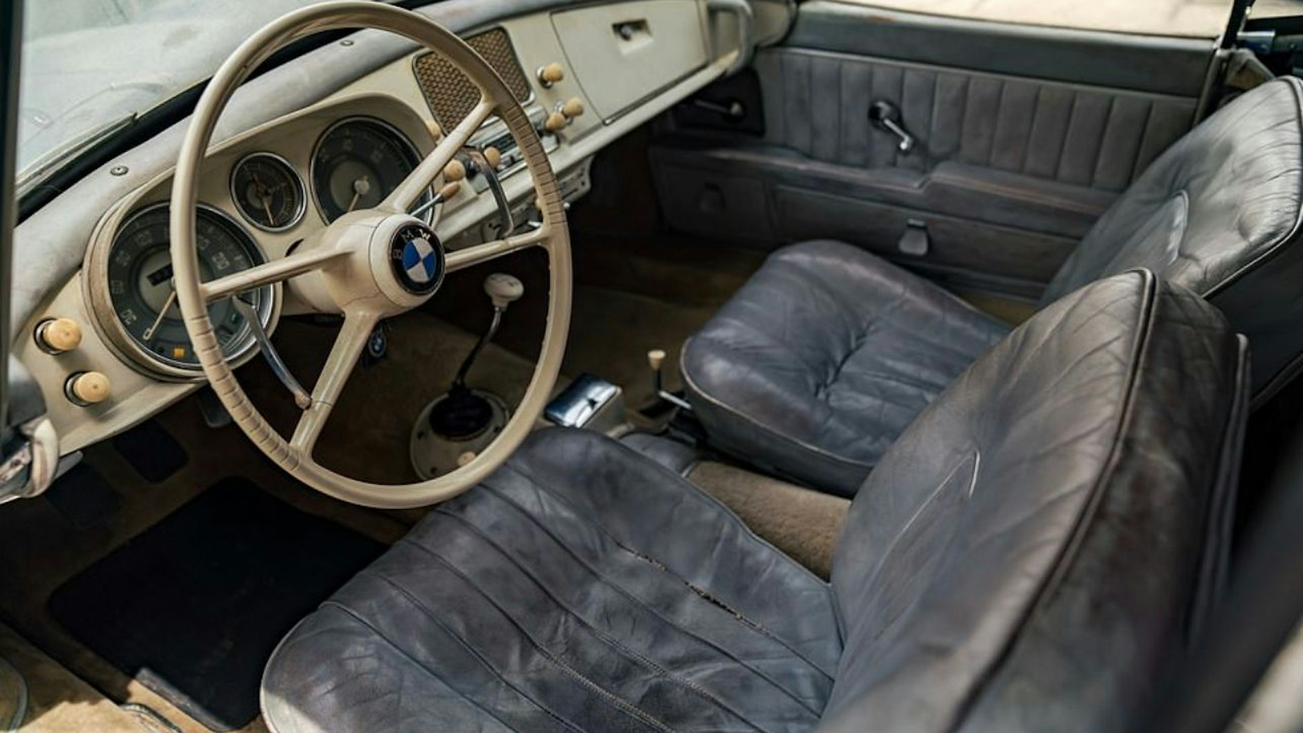 Die Innenausstattung des BMW 507 ist im Originalzustand.