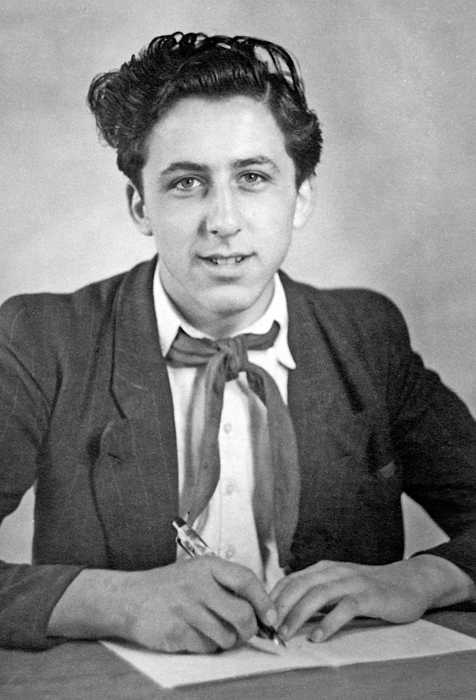 Egon Krenz 1952 als Vorsitzender der Pionierfreundschaft „Geschwister Scholl“ in Damgarten. Jetzt hat er den ersten Teil seiner Lebenserinnerungen vorgelegt.