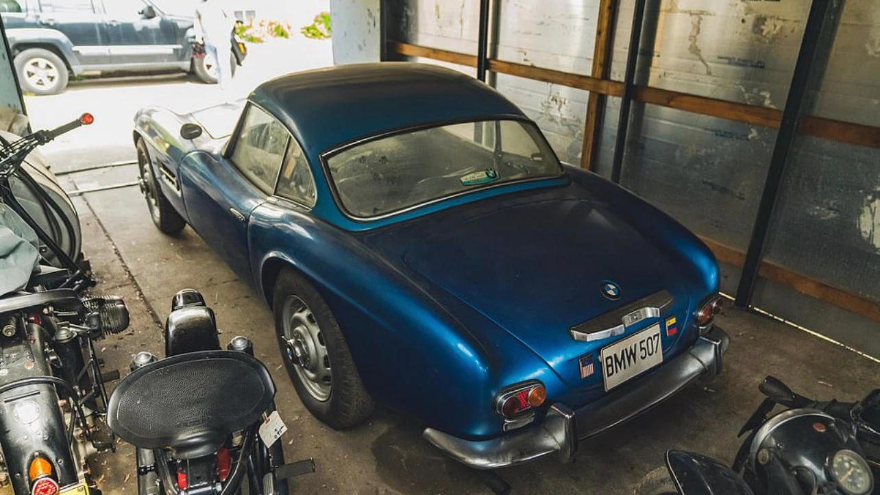 Über 40 Jahre stand der BMW 507 in der Garage, wurde nur hin und wieder gestartet, aber nicht gefahren.