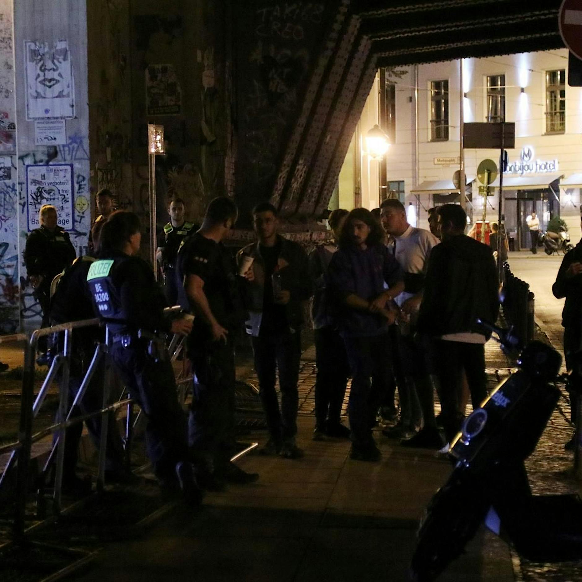 Gefahr: Polizei Berlin räumt den James-Simon-Park