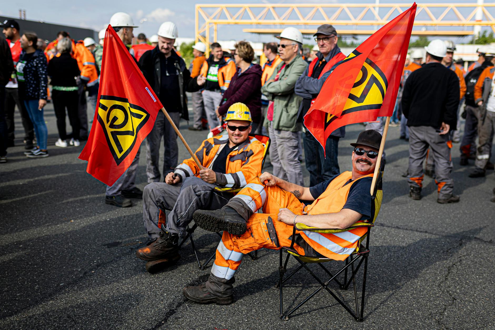 Warnstreik der IG Metall – Gewerkschaften sollen teils auf Lohnerhöhungen verzichten, wenn die Einmalzahlung kommt.