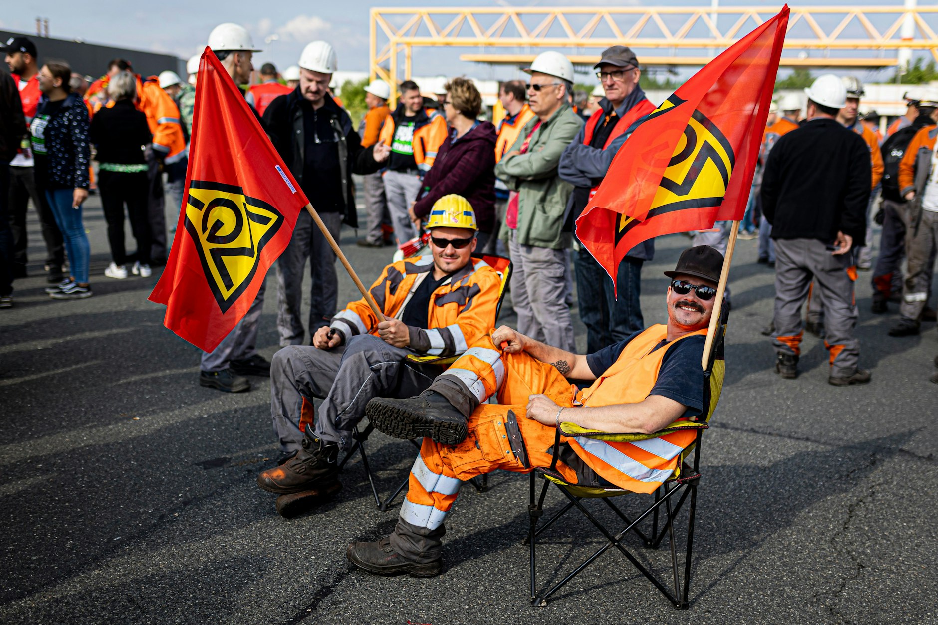 Warnstreik der IG Metall – Gewerkschaften sollen teils auf Lohnerhöhungen verzichten, wenn die Einmalzahlung kommt.