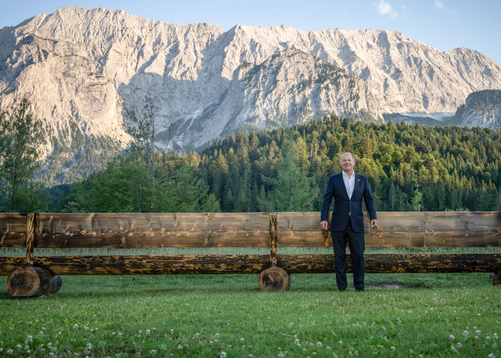 Wie einst Merkel und Obama: G7 posiert vor legendärer Holzbank