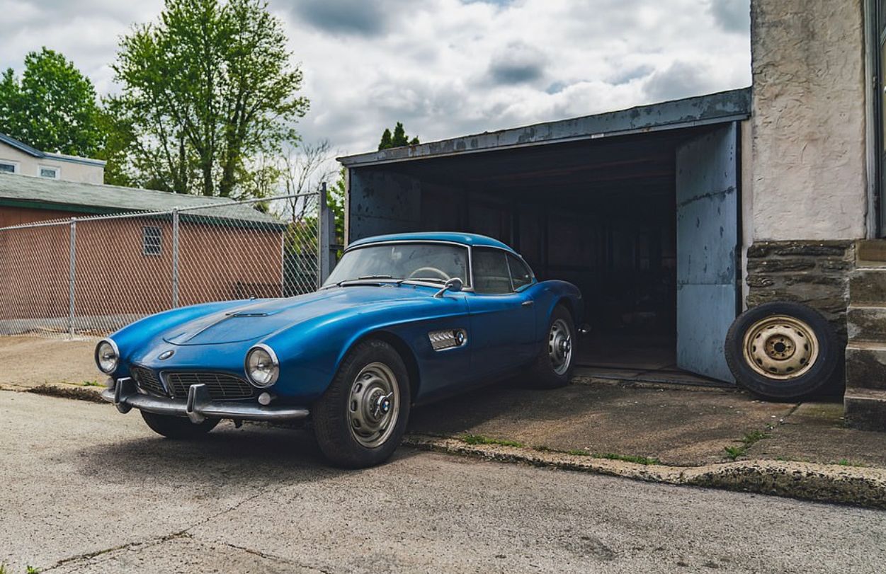 Kult-Oldtimer! Dieser BMW 507 war über 40 Jahre in einer Garage versteckt – ist er jetzt über 2 Millionen Dollar wert?