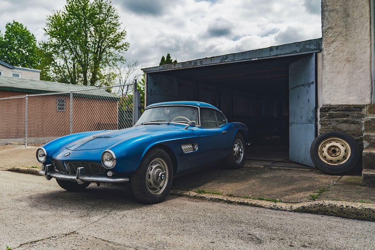 Die metallicblaue Farbe bekam der BMW 507 in den 70ern.