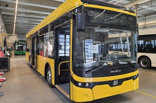 Das Gelbe vom E: Niederländer schrauben die neuen Elektrobusse für die BVG zusammen