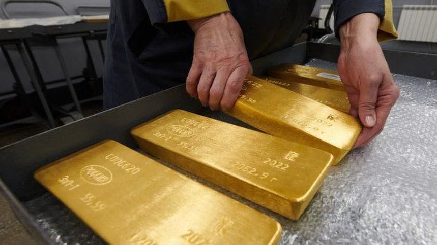 Neu gegossene russische Goldbarren