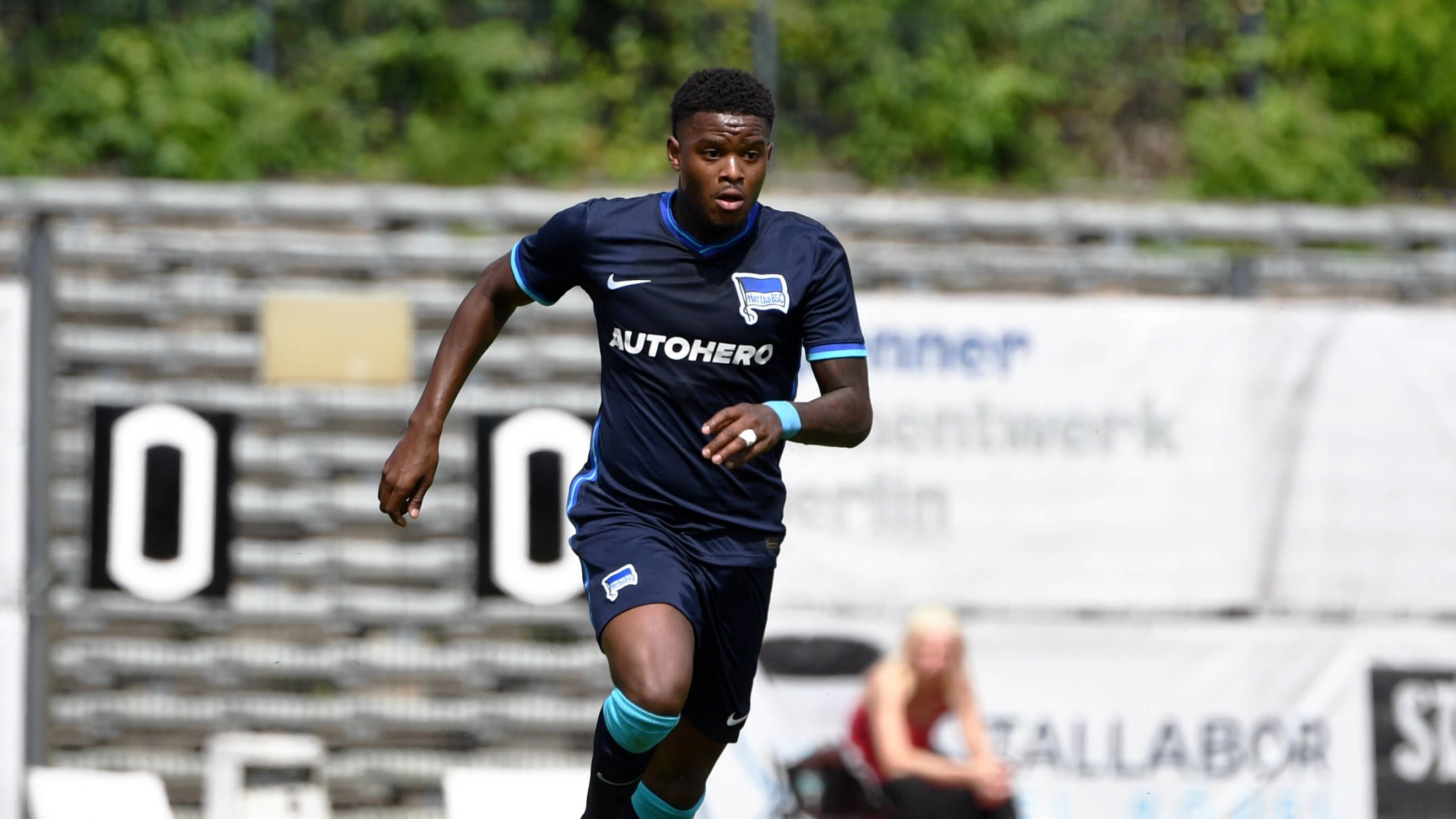 Daishwan Redan wechselte 2019 aus der Jugend des FC Chelsea zu Hertha BSC. Nun wird er erneut in die Niederlande, diesmal an den FC Utrecht verliehen.